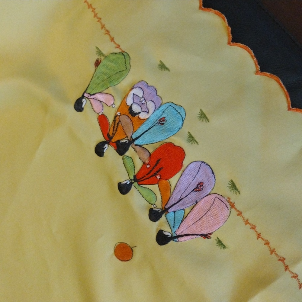 Table Runner - Picture 2 of 4